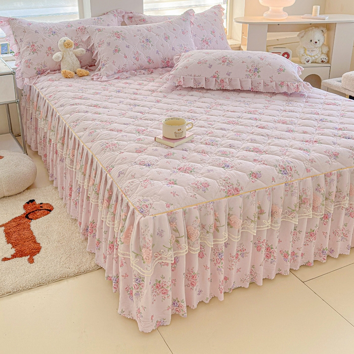 91家纺网 家纺一手货源 找家纺 雨田家纺 2025新款夹棉蕾丝床裙四件套 樱花=粉