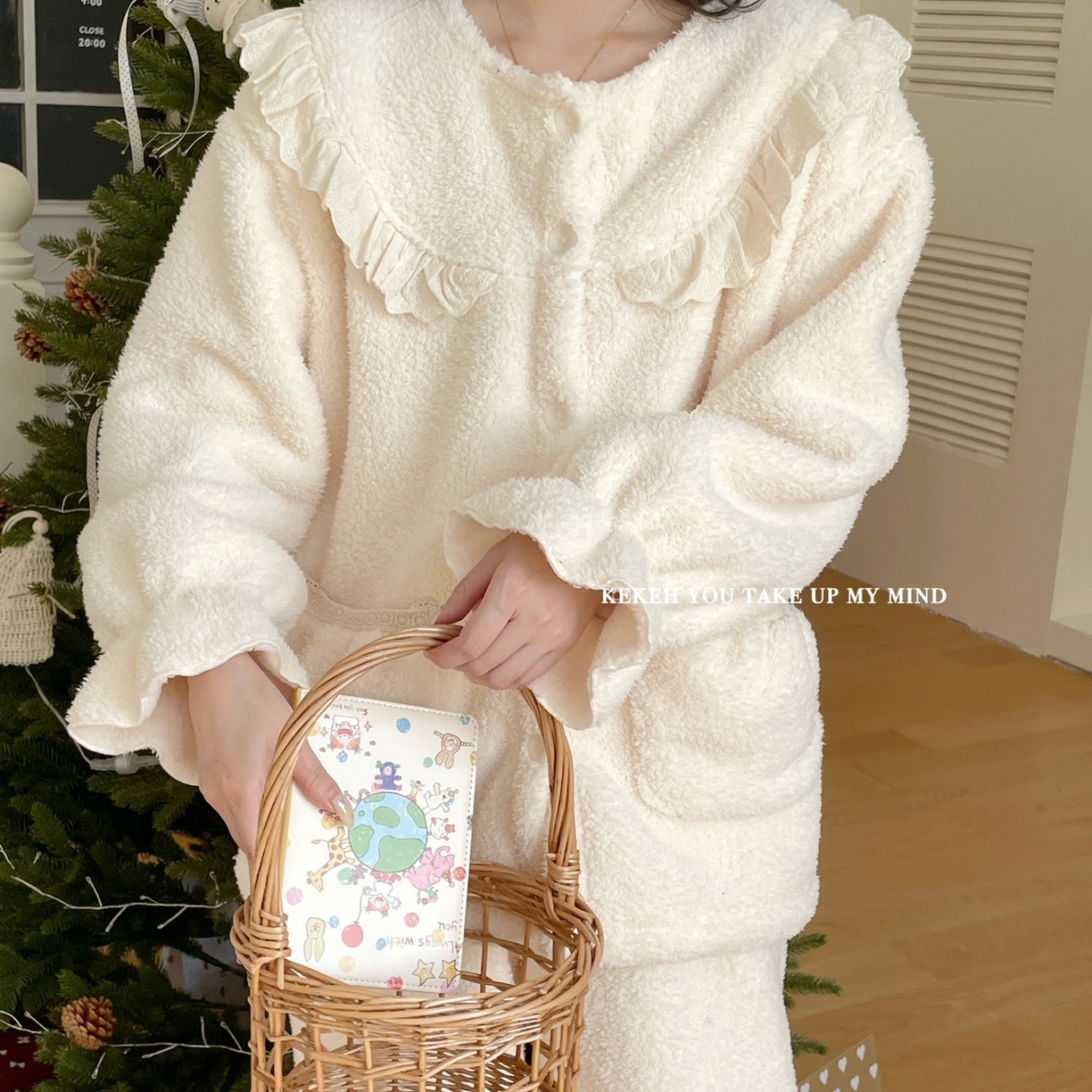 妍景家居生活馆 2025新款韩系圆领纽扣蕾丝套装 奶杏色