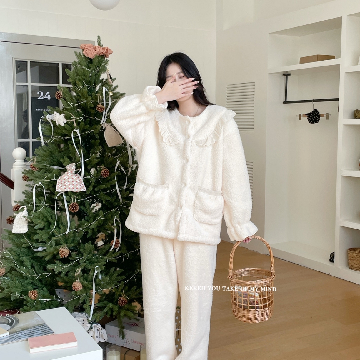 91家纺网 家纺一手货源 找家纺 妍景家居生活馆 2025新款韩系圆领纽扣蕾丝套装 奶杏色