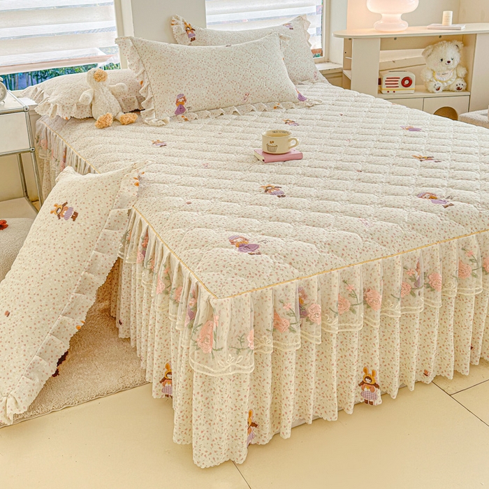 91家纺网 家纺一手货源 找家纺 雨田家纺 2025新款夹棉蕾丝床裙四件套 可爱女孩