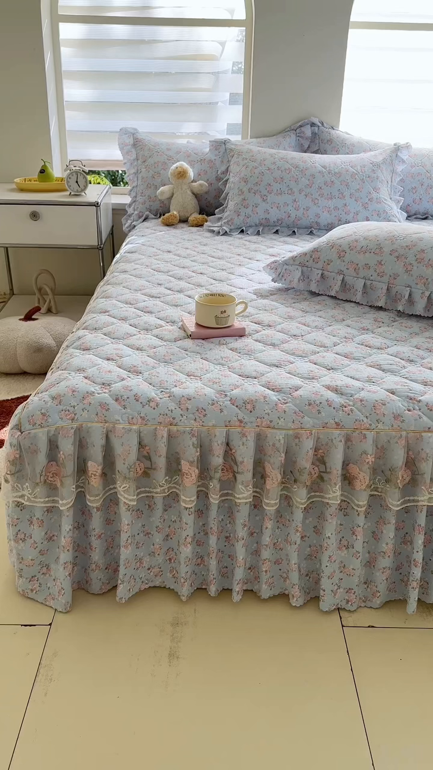 91家纺网 家纺一手货源 找家纺 雨田家纺 2025新款夹棉蕾丝床裙四件套 淡紫树叶