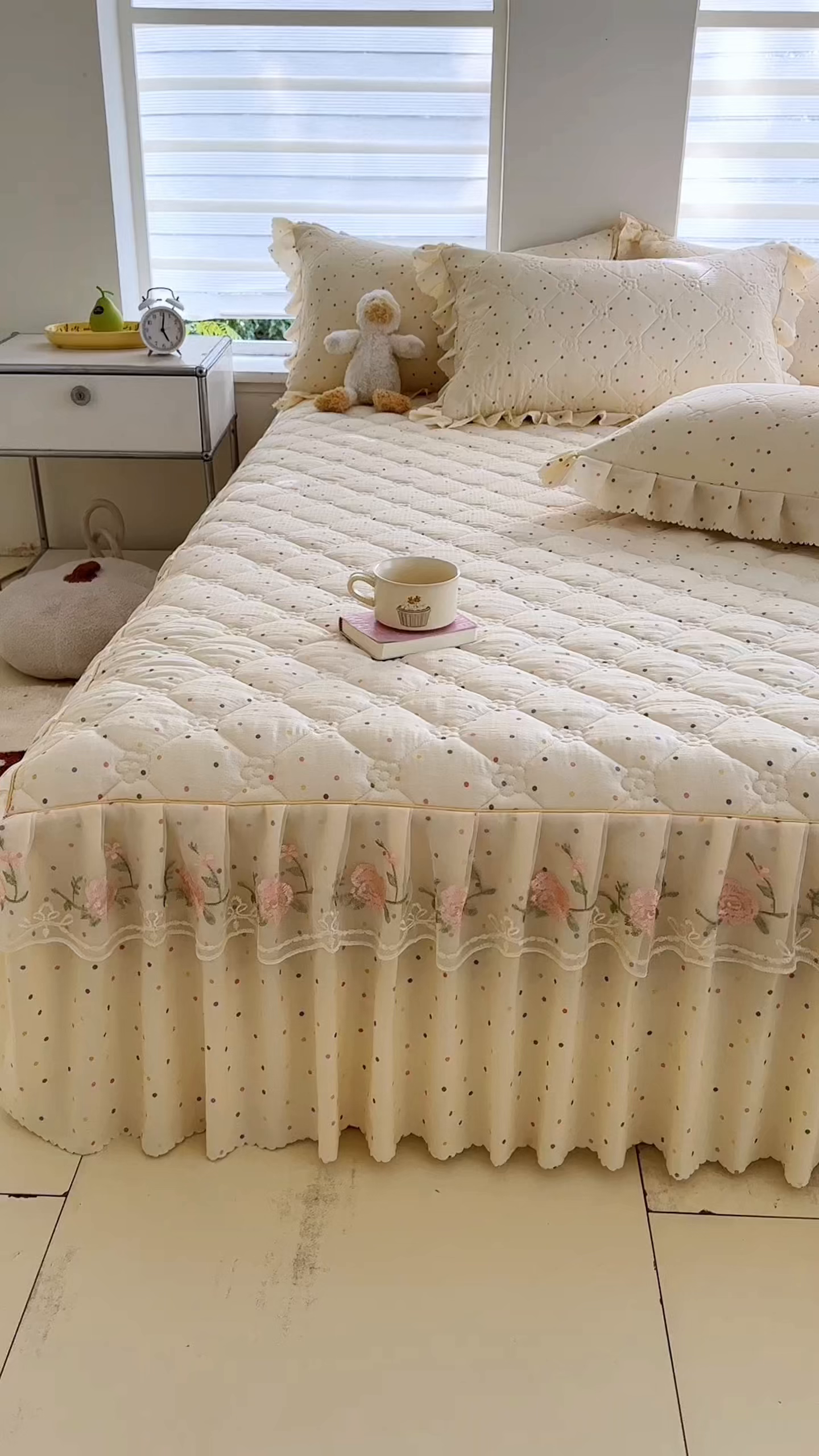 91家纺网 家纺一手货源 找家纺 雨田家纺 2025新款夹棉蕾丝床裙四件套 彩色圆点