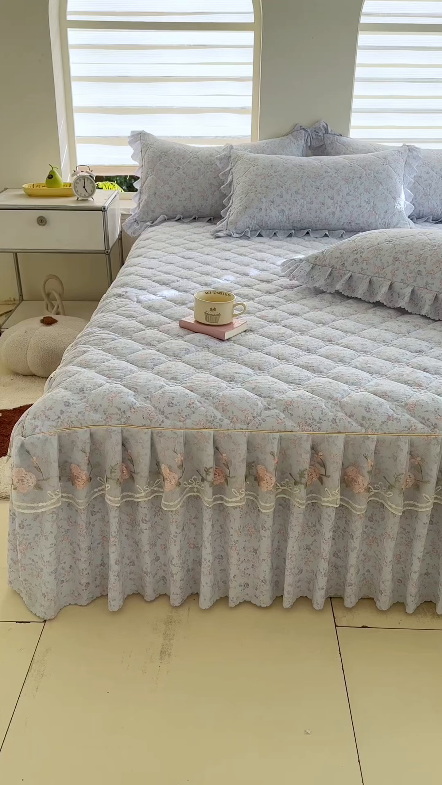 91家纺网 家纺一手货源 找家纺 雨田家纺 2025新款夹棉蕾丝单床裙床裙单件 淡紫树叶