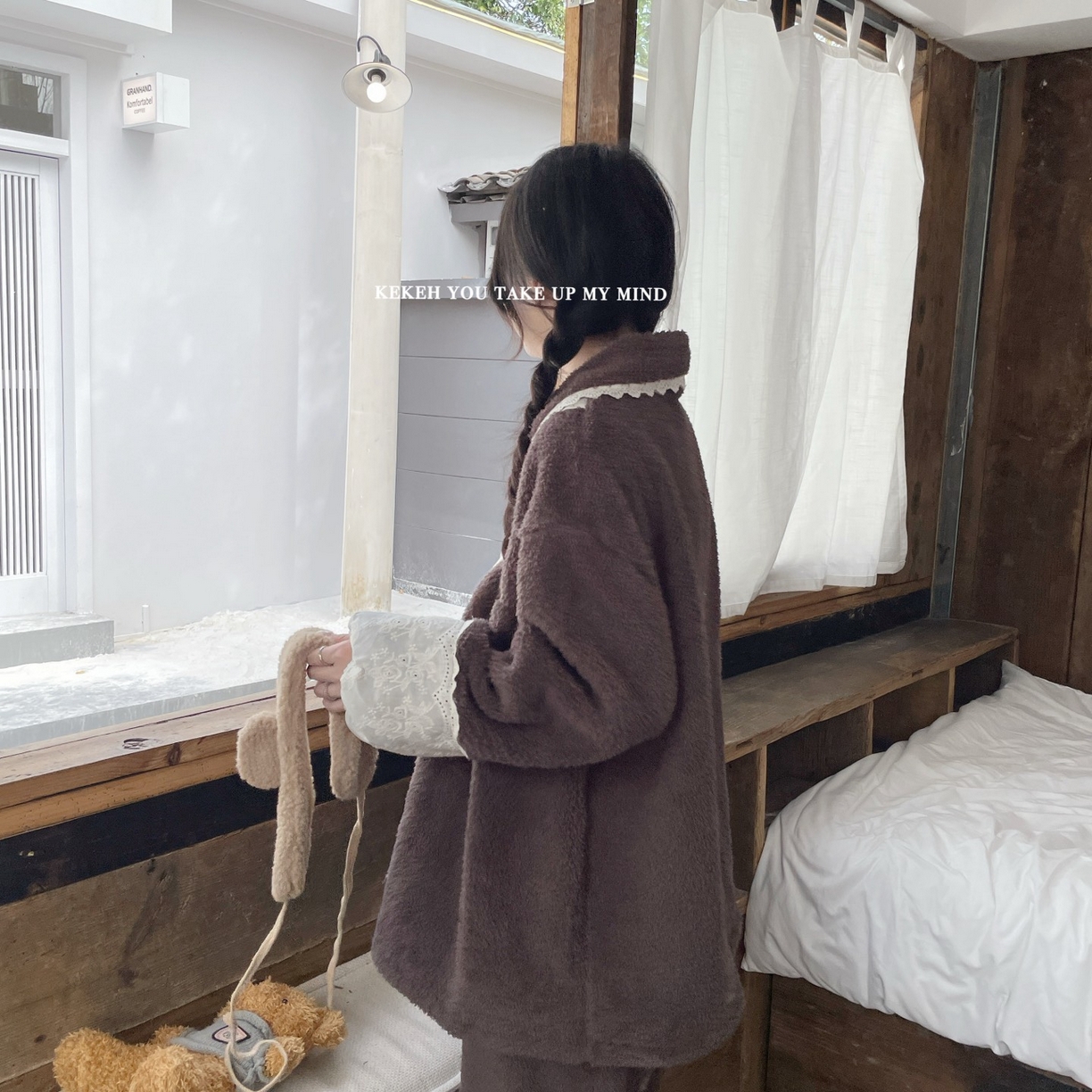 91家纺网 家纺一手货源 找家纺 （总）妍景家居生活馆 2025新款韩系翻领蝴蝶结双面米粒绒-26404