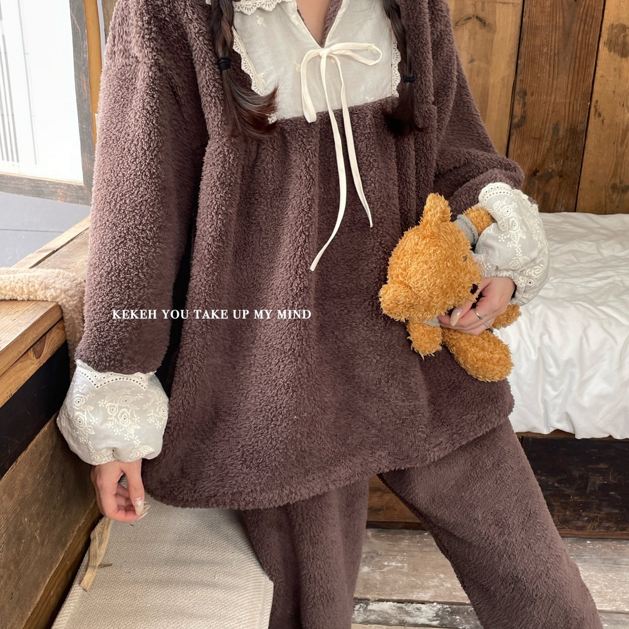 91家纺网 家纺一手货源 找家纺 （总）妍景家居生活馆 2025新款韩系翻领蝴蝶结双面米粒绒-26404