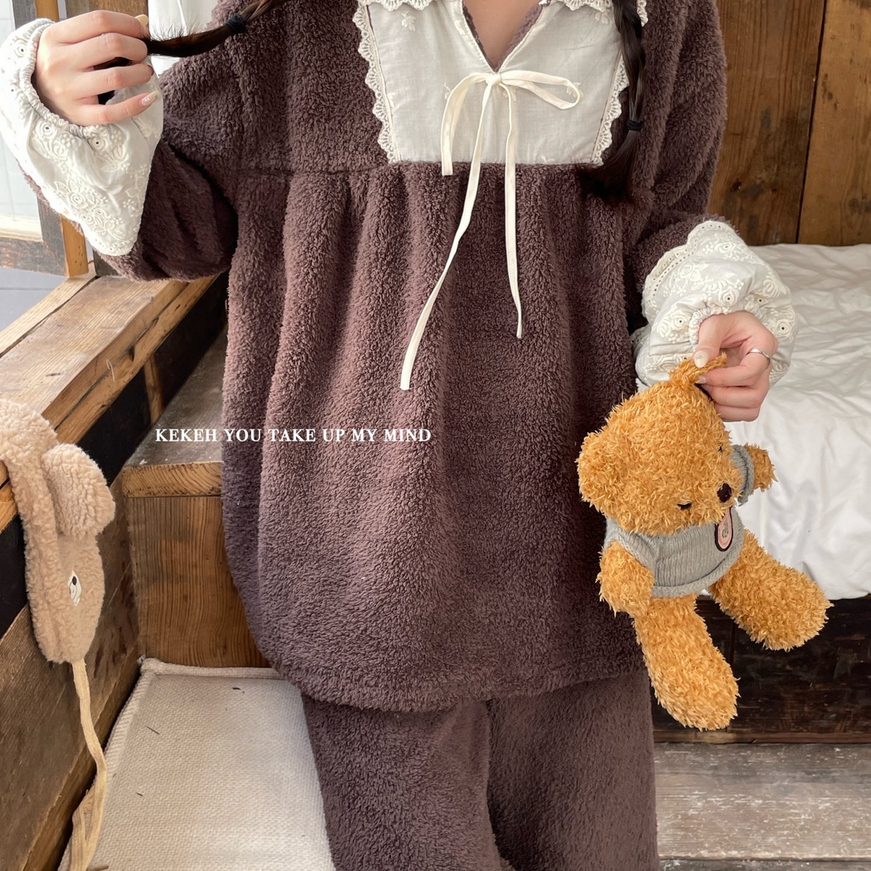 91家纺网 家纺一手货源 找家纺 （总）妍景家居生活馆 2025新款韩系翻领蝴蝶结双面米粒绒-26404