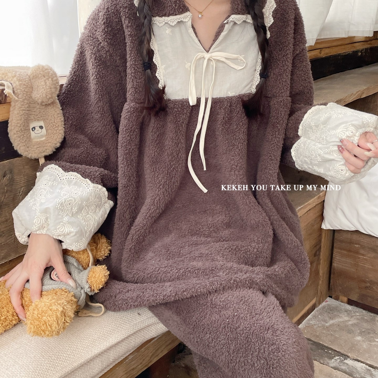 91家纺网 家纺一手货源 找家纺 （总）妍景家居生活馆 2025新款韩系翻领蝴蝶结双面米粒绒-26404