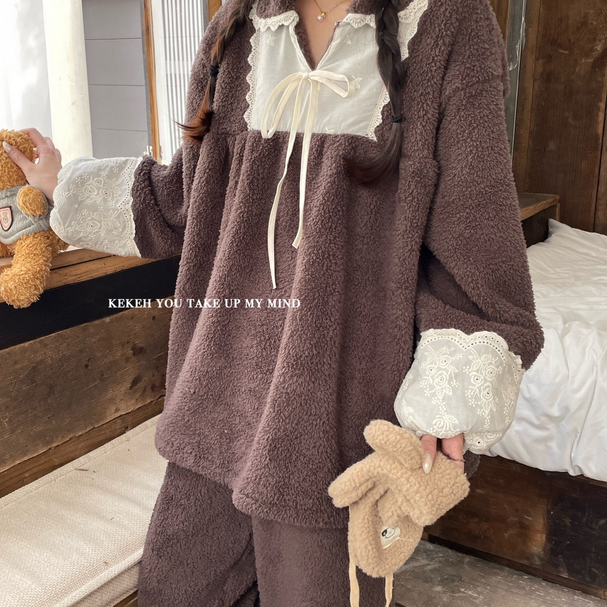 91家纺网 家纺一手货源 找家纺 （总）妍景家居生活馆 2025新款韩系翻领蝴蝶结双面米粒绒-26404