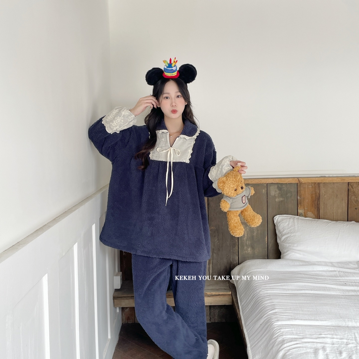 91家纺网 家纺一手货源 找家纺 妍景家居生活馆 2025新款韩系翻领蝴蝶结双面米粒绒-26404 海涛兰