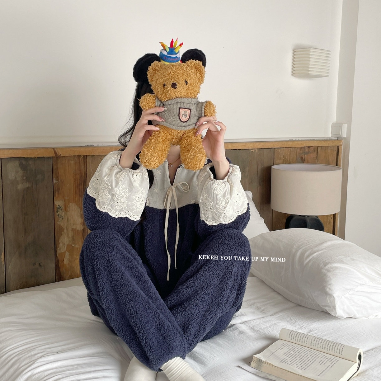 91家纺网 家纺一手货源 找家纺 妍景家居生活馆 2025新款韩系翻领蝴蝶结双面米粒绒-26404 海涛兰