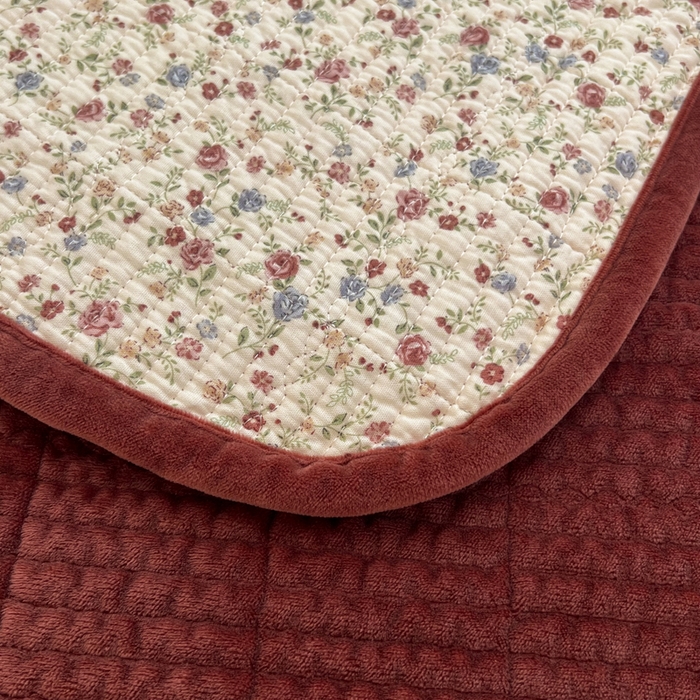 91家纺网 家纺一手货源 找家纺 床盖工厂店 2025新款全棉纯棉纱布加宝宝绒填充棉花床盖三件套 粉卡-玲米