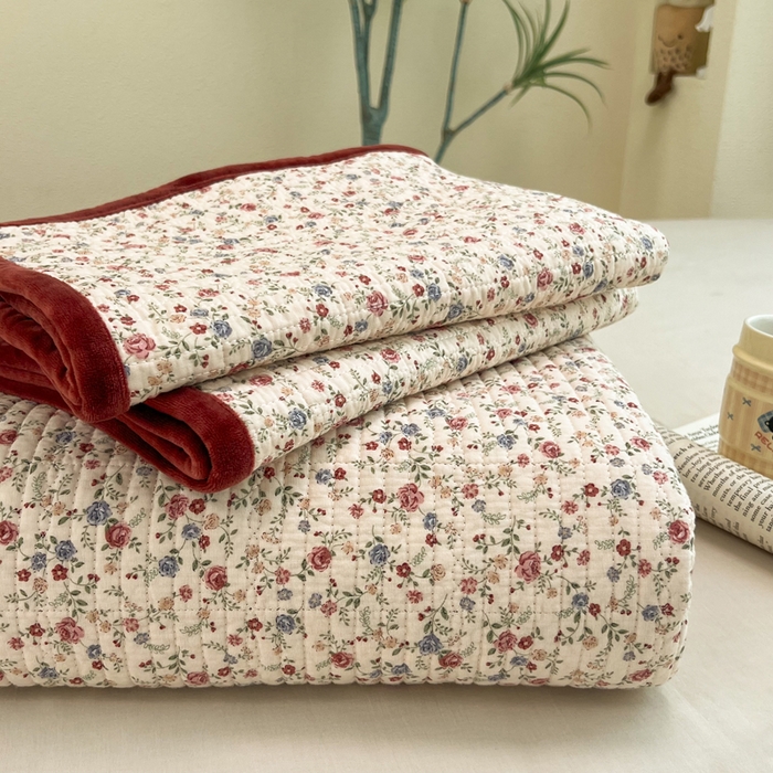 91家纺网 家纺一手货源 找家纺 床盖工厂店 2025新款全棉纯棉纱布加宝宝绒填充棉花床盖三件套 粉卡-玲米