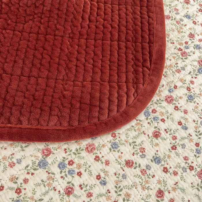 91家纺网 家纺一手货源 找家纺 床盖工厂店 2025新款全棉纯棉纱布加宝宝绒填充棉花床盖三件套 粉卡-玲米