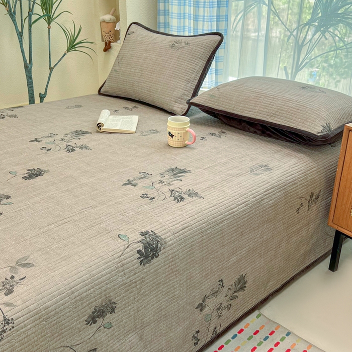 91家纺网 家纺一手货源 找家纺 床盖工厂店 2025新款全棉纯棉纱布加宝宝绒填充棉花床盖三件套 木槿-亚麻色