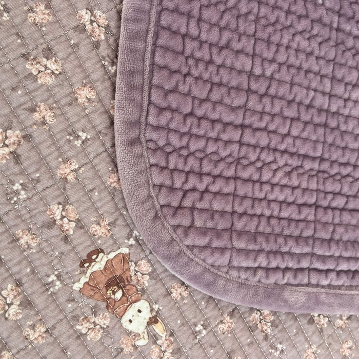 91家纺网 家纺一手货源 找家纺 床盖工厂店 2025新款全棉纯棉纱布加宝宝绒填充棉花床盖三件套 蔷薇小兔-芋