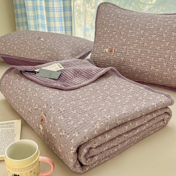 91家纺网 家纺一手货源 找家纺 床盖工厂店 2025新款全棉纯棉纱布加宝宝绒填充棉花床盖三件套 蔷薇小兔-芋