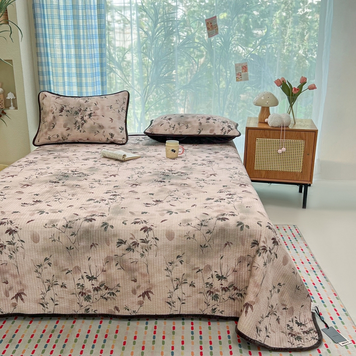 91家纺网 家纺一手货源 找家纺 床盖工厂店 2025新款全棉纯棉纱布加宝宝绒填充棉花床盖三件套 青时-粉