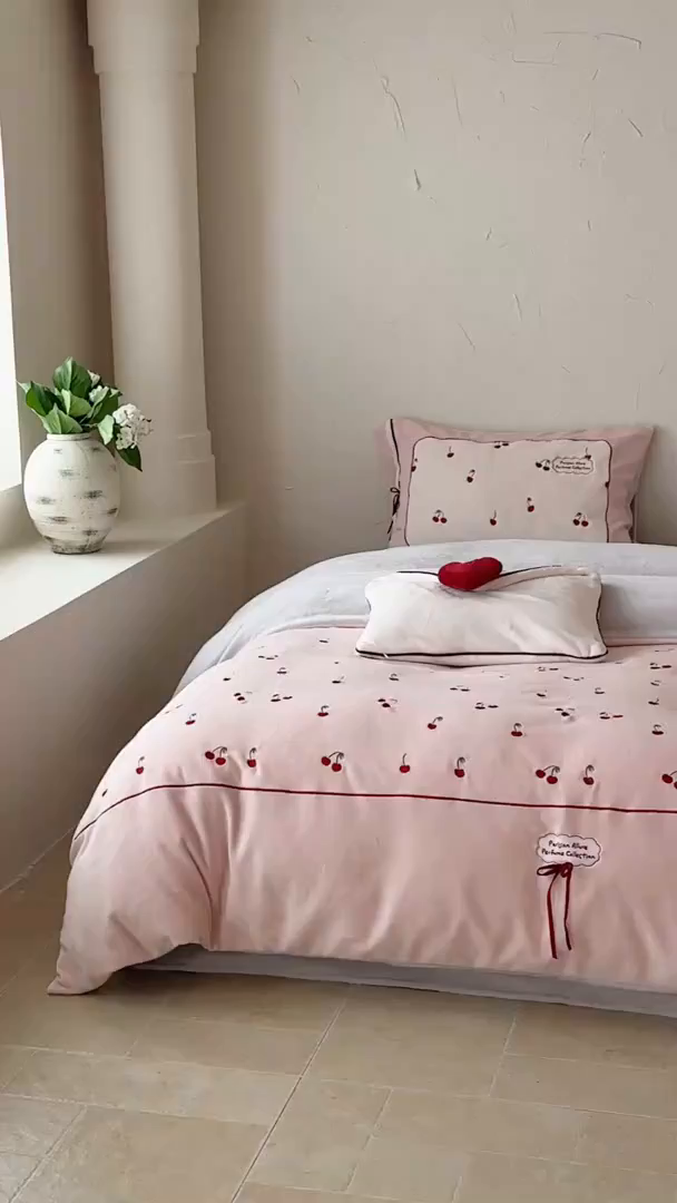 91家纺网 家纺一手货源 找家纺 （总）极简 2025新款牛奶绒蝴蝶结刺绣四件套-樱桃慕斯