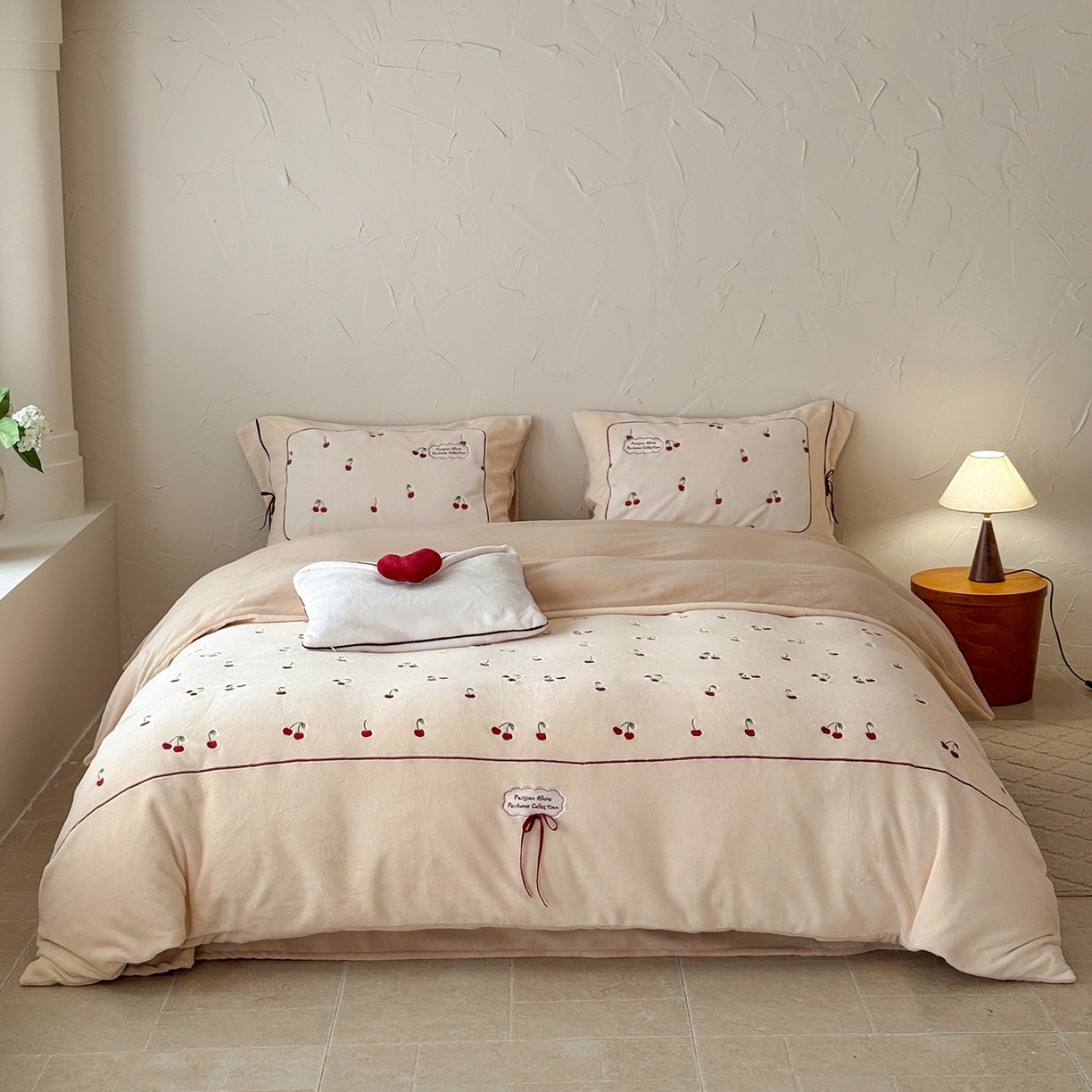 极简 2025新款牛奶绒蝴蝶结刺绣四件套-樱桃慕斯 樱桃慕斯-咖