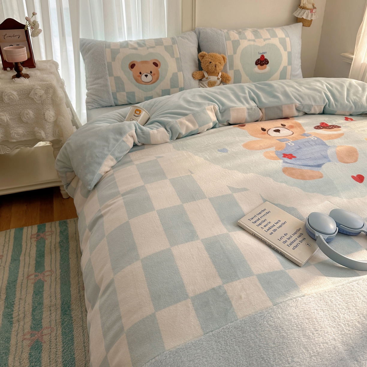 91家纺网 家纺一手货源 找家纺 Sweet dreams甜梦 2025秋冬数码大版牛奶绒泰迪绒拼接四件套 蛋糕小熊