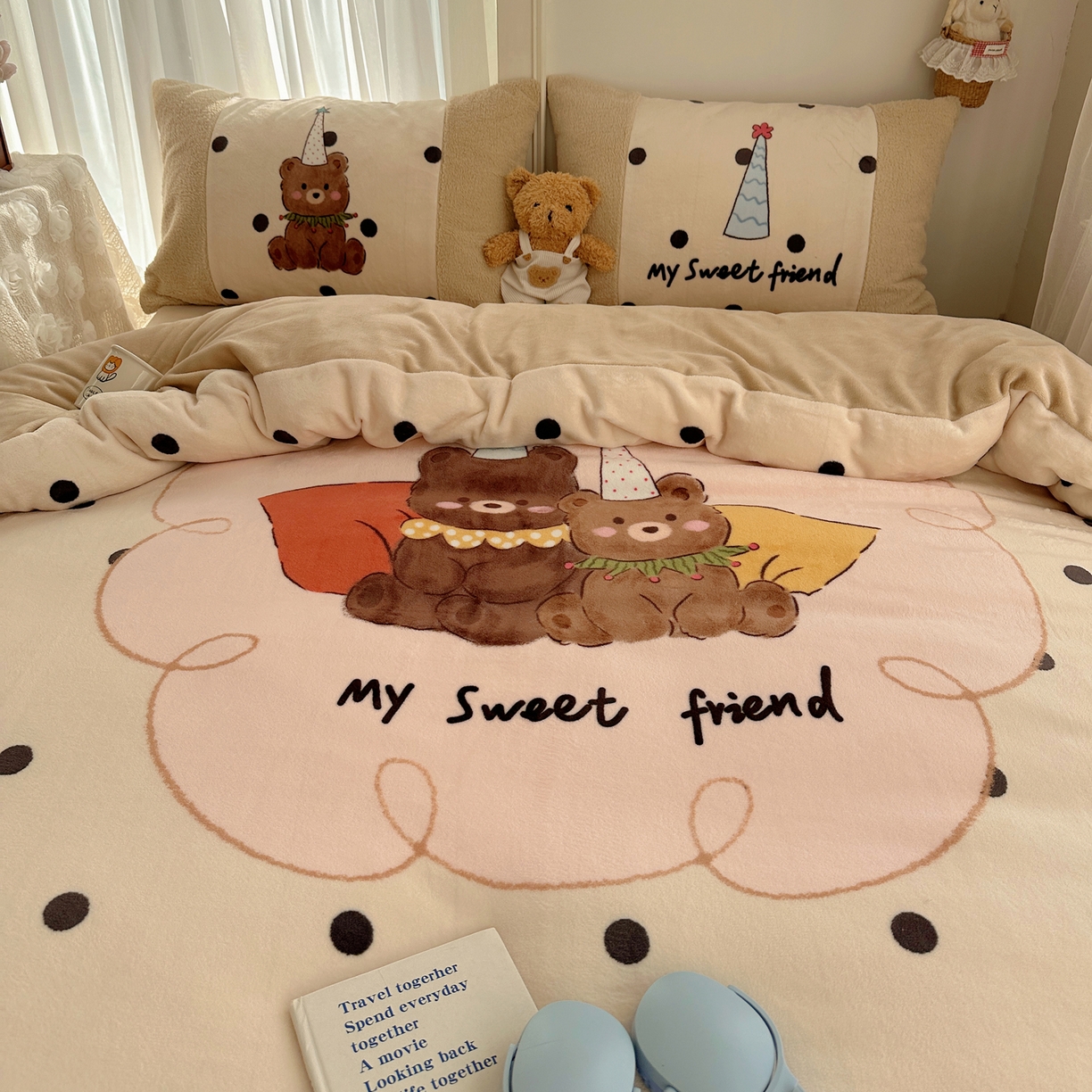 91家纺网 家纺一手货源 找家纺 Sweet dreams甜梦 2025秋冬数码大版牛奶绒泰迪绒拼接四件套 好朋友