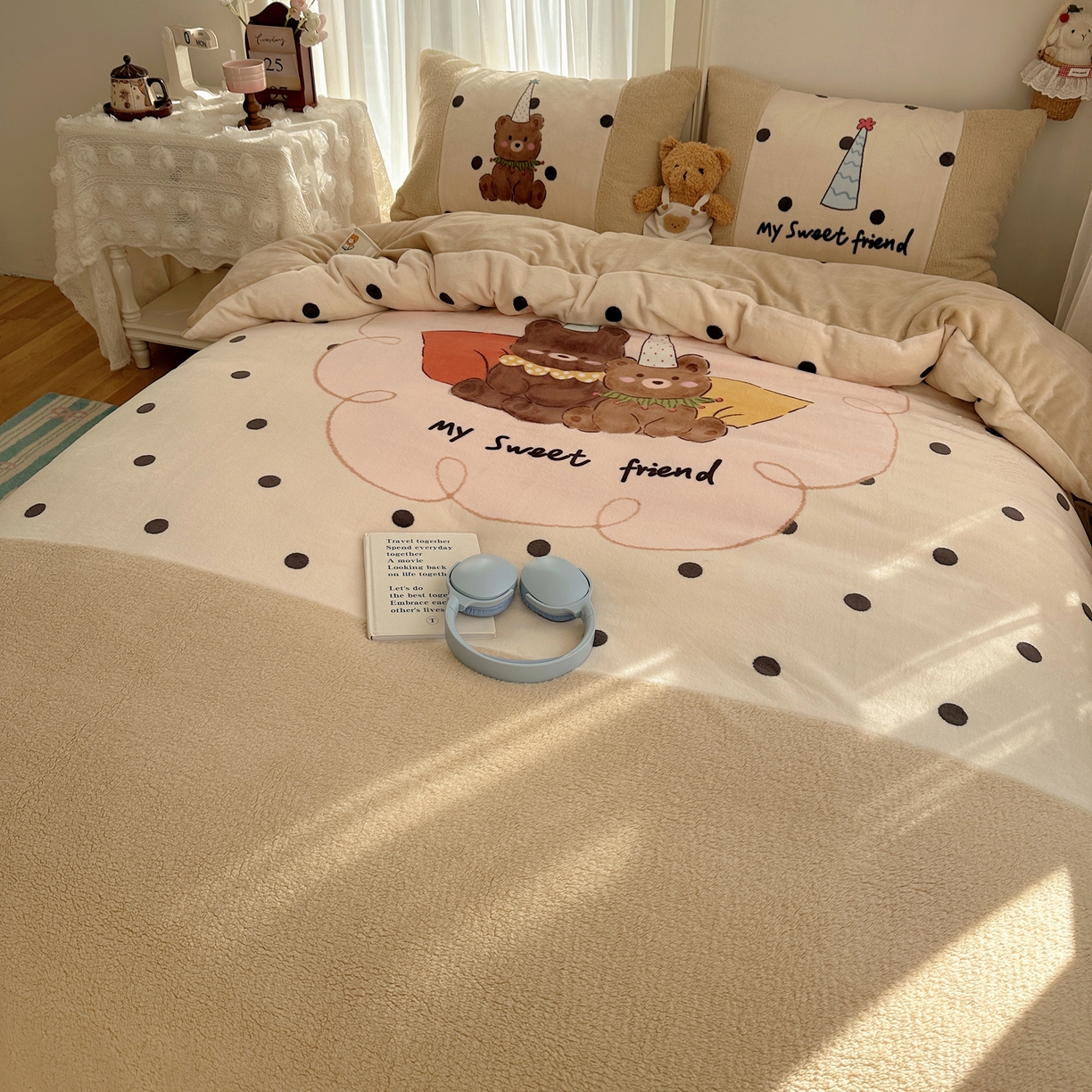 91家纺网 家纺一手货源 找家纺 Sweet dreams甜梦 2025秋冬数码大版牛奶绒泰迪绒拼接四件套 好朋友