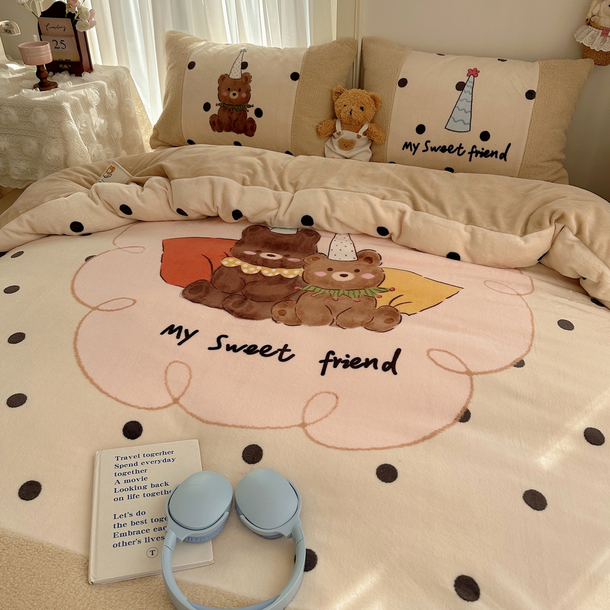 91家纺网 家纺一手货源 找家纺 Sweet dreams甜梦 2025秋冬数码大版牛奶绒泰迪绒拼接四件套 好朋友