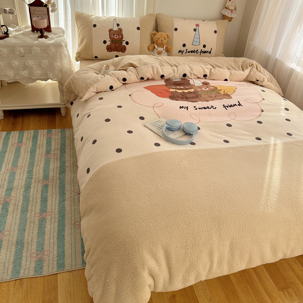 91家纺网 家纺一手货源 找家纺 Sweet dreams甜梦 2025秋冬数码大版牛奶绒泰迪绒拼接四件套 好朋友