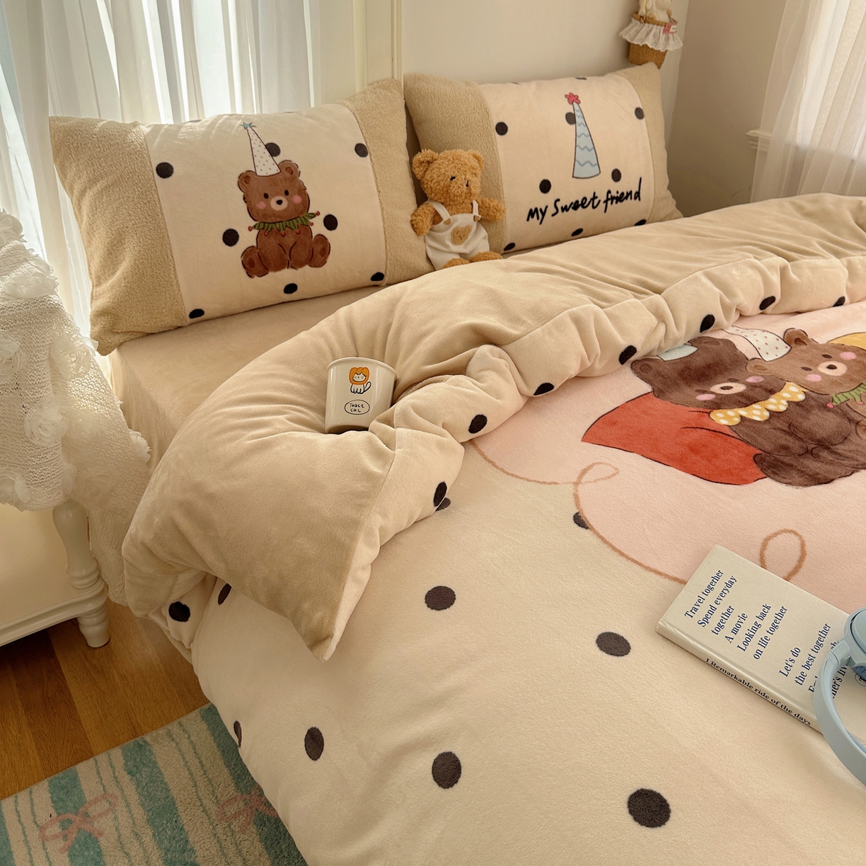 91家纺网 家纺一手货源 找家纺 Sweet dreams甜梦 2025秋冬数码大版牛奶绒泰迪绒拼接四件套 好朋友