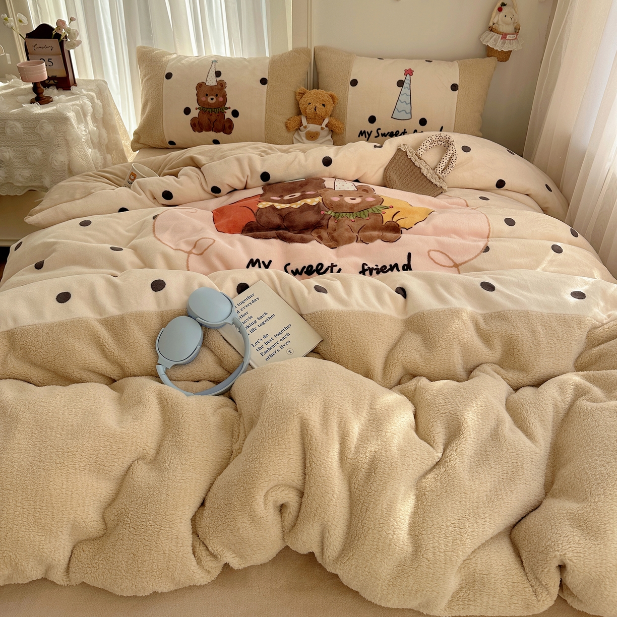 91家纺网 家纺一手货源 找家纺 Sweet dreams甜梦 2025秋冬数码大版牛奶绒泰迪绒拼接四件套 好朋友