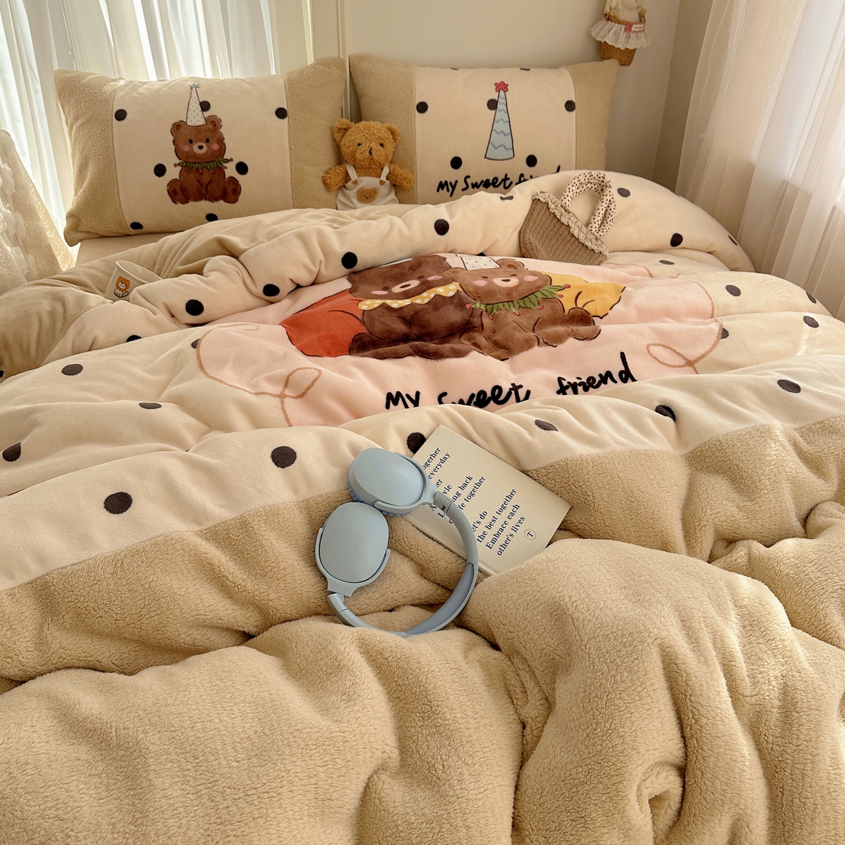 91家纺网 家纺一手货源 找家纺 Sweet dreams甜梦 2025秋冬数码大版牛奶绒泰迪绒拼接四件套 好朋友