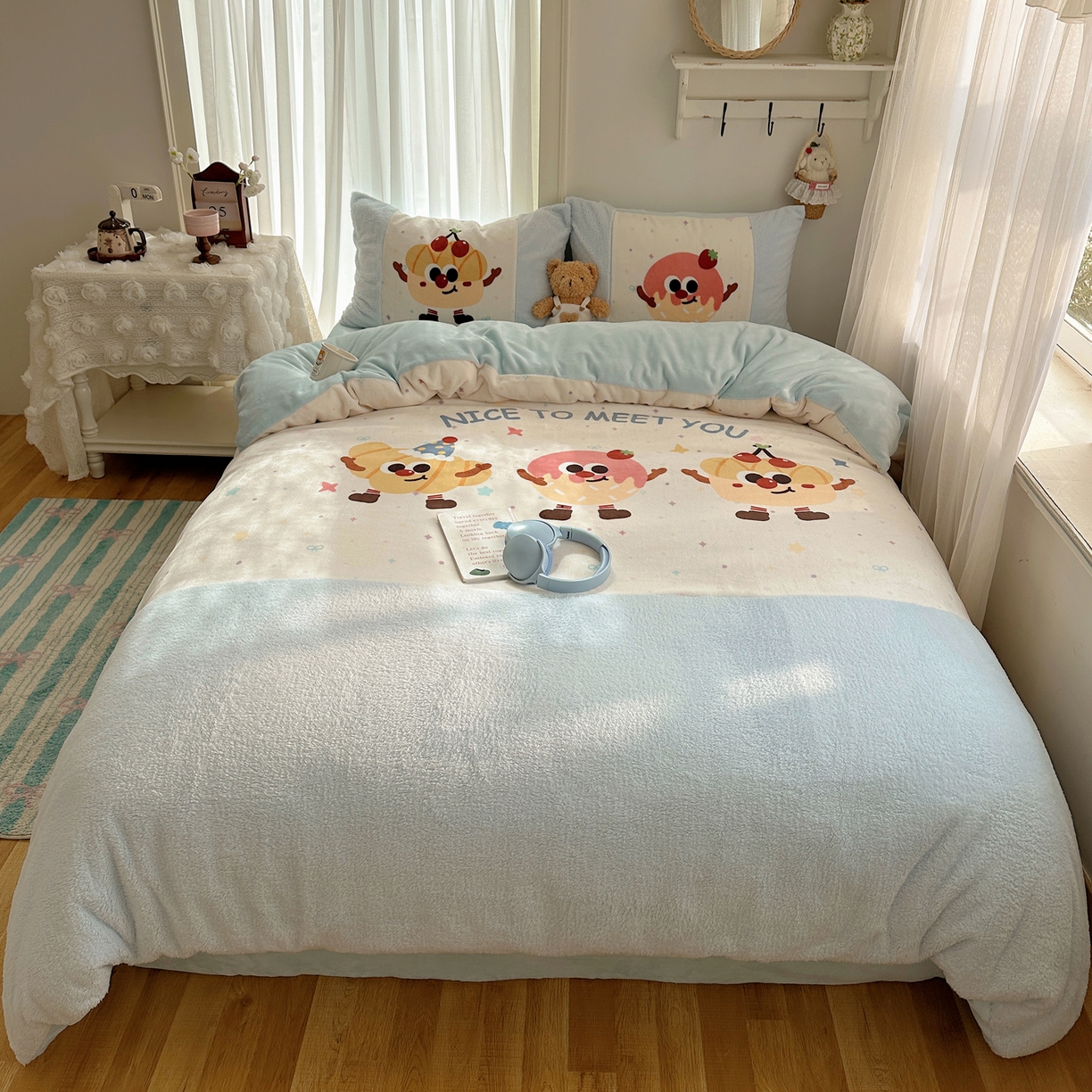 91家纺网 家纺一手货源 找家纺 Sweet dreams甜梦 2025秋冬数码大版牛奶绒泰迪绒拼接四件套 童趣蛋糕