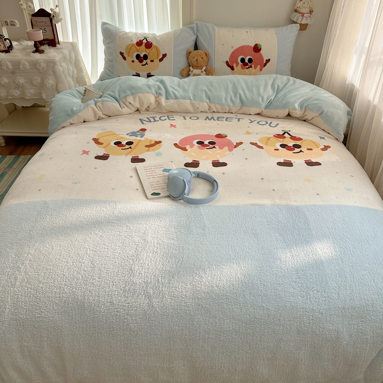 91家纺网 家纺一手货源 找家纺 Sweet dreams甜梦 2025秋冬数码大版牛奶绒泰迪绒拼接四件套 童趣蛋糕