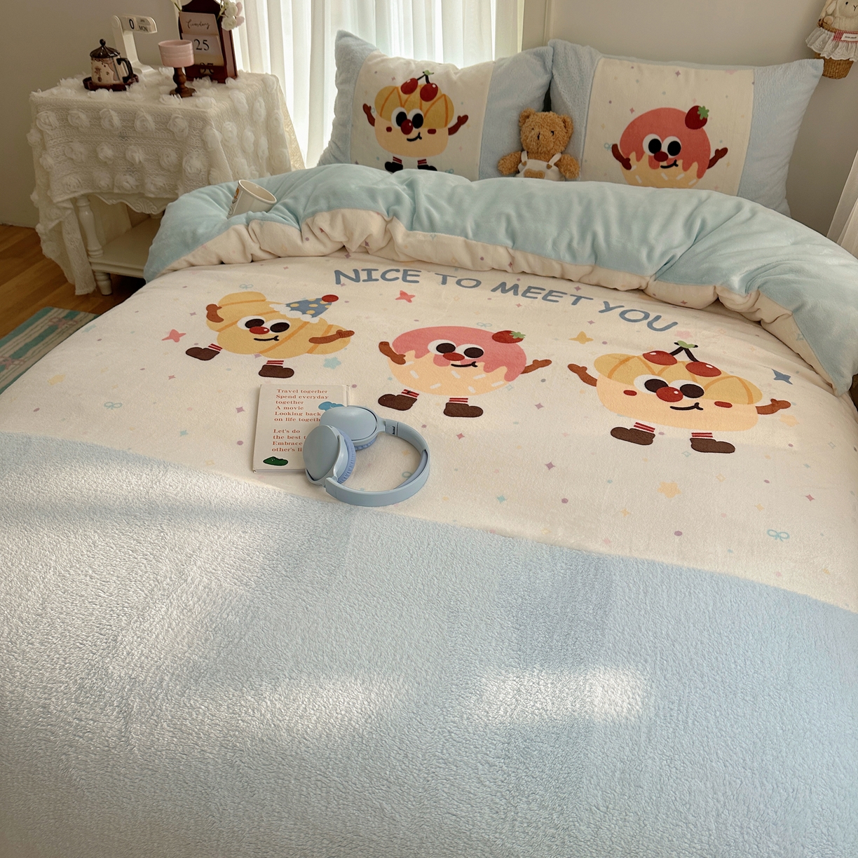 91家纺网 家纺一手货源 找家纺 Sweet dreams甜梦 2025秋冬数码大版牛奶绒泰迪绒拼接四件套 童趣蛋糕