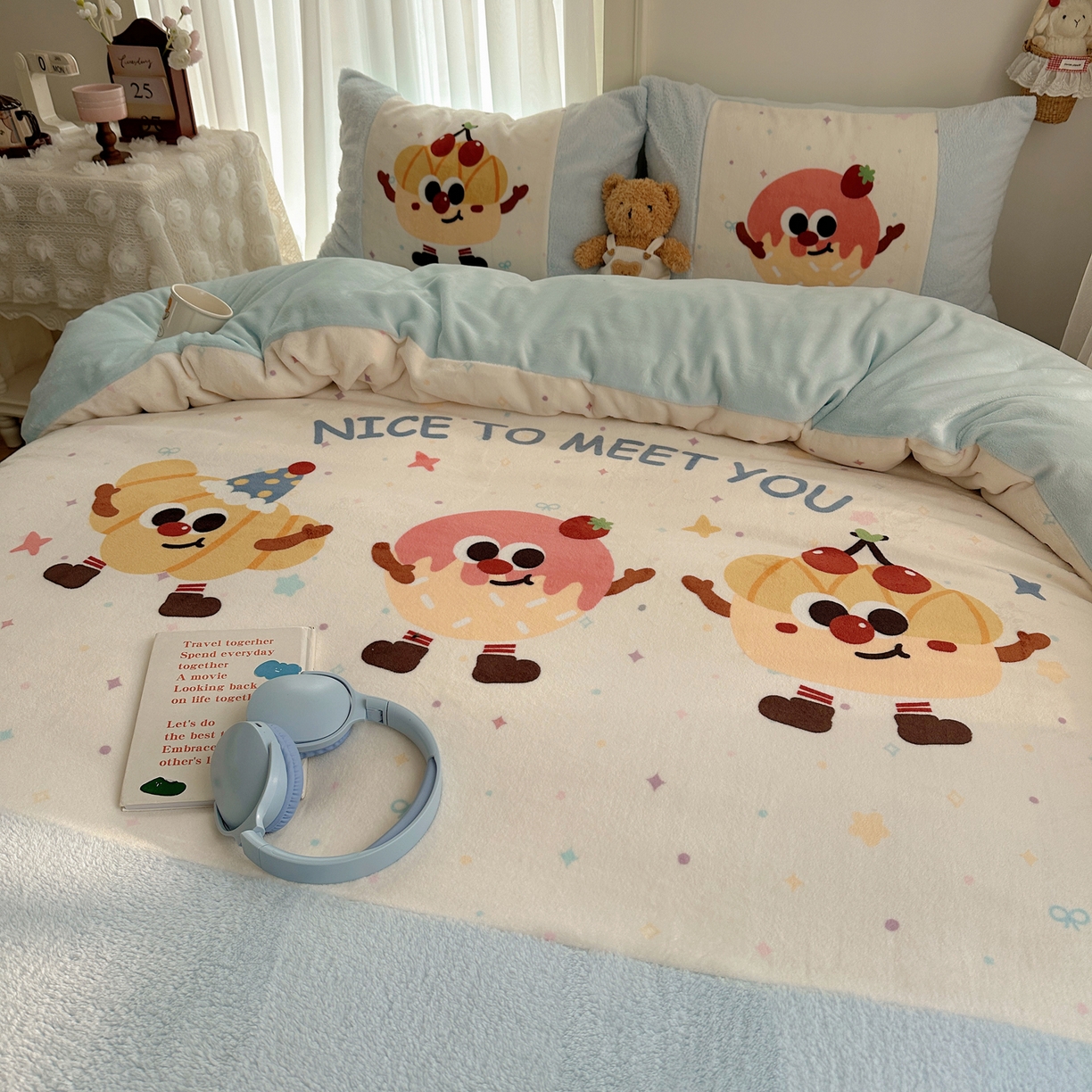 91家纺网 家纺一手货源 找家纺 Sweet dreams甜梦 2025秋冬数码大版牛奶绒泰迪绒拼接四件套 童趣蛋糕