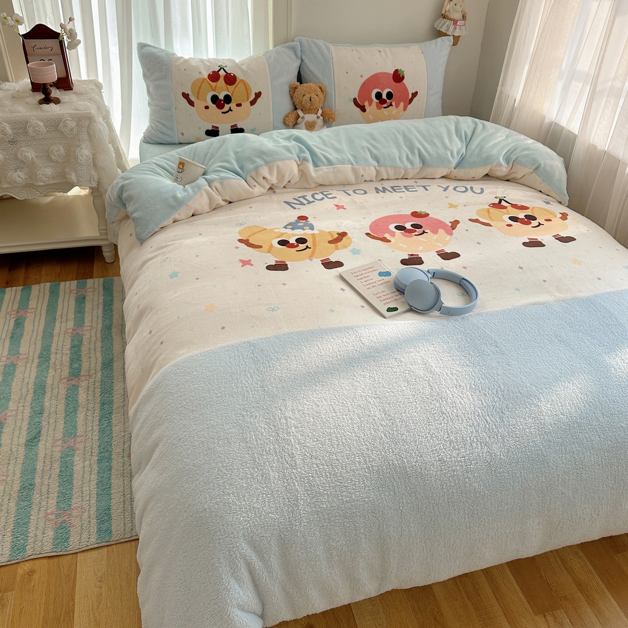 91家纺网 家纺一手货源 找家纺 Sweet dreams甜梦 2025秋冬数码大版牛奶绒泰迪绒拼接四件套 童趣蛋糕