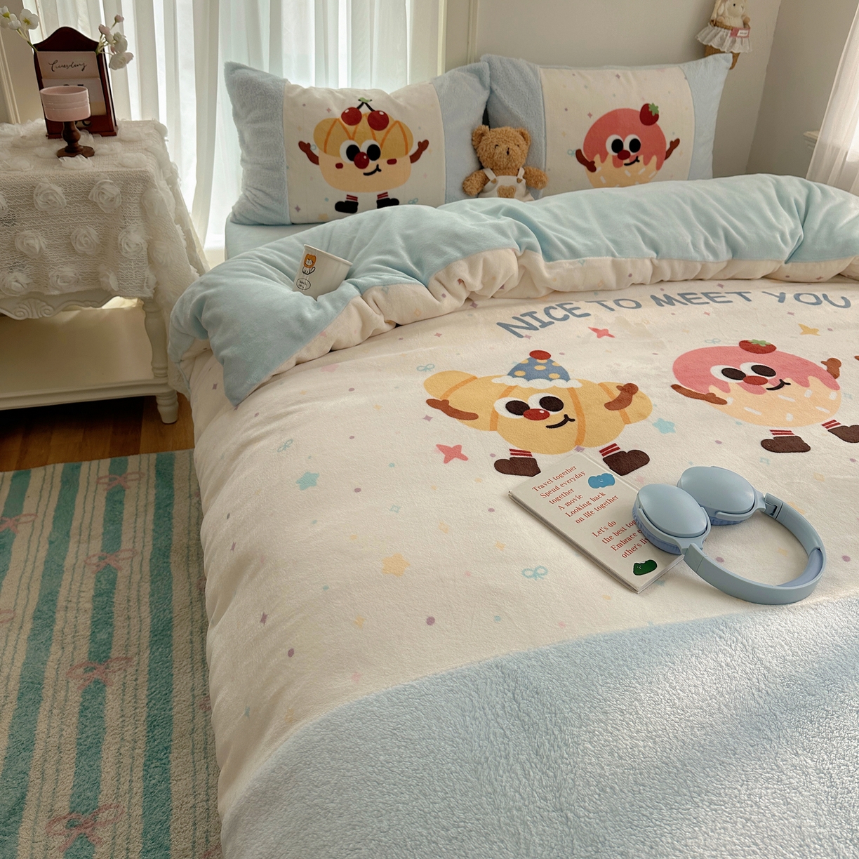 91家纺网 家纺一手货源 找家纺 Sweet dreams甜梦 2025秋冬数码大版牛奶绒泰迪绒拼接四件套 童趣蛋糕