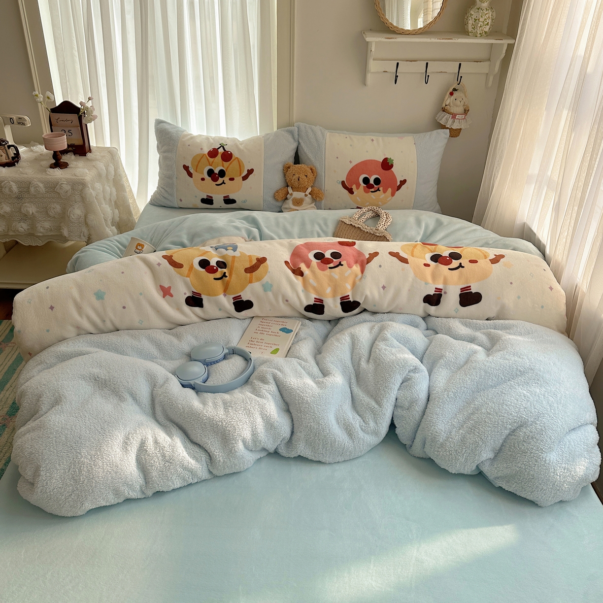 91家纺网 家纺一手货源 找家纺 Sweet dreams甜梦 2025秋冬数码大版牛奶绒泰迪绒拼接四件套 童趣蛋糕