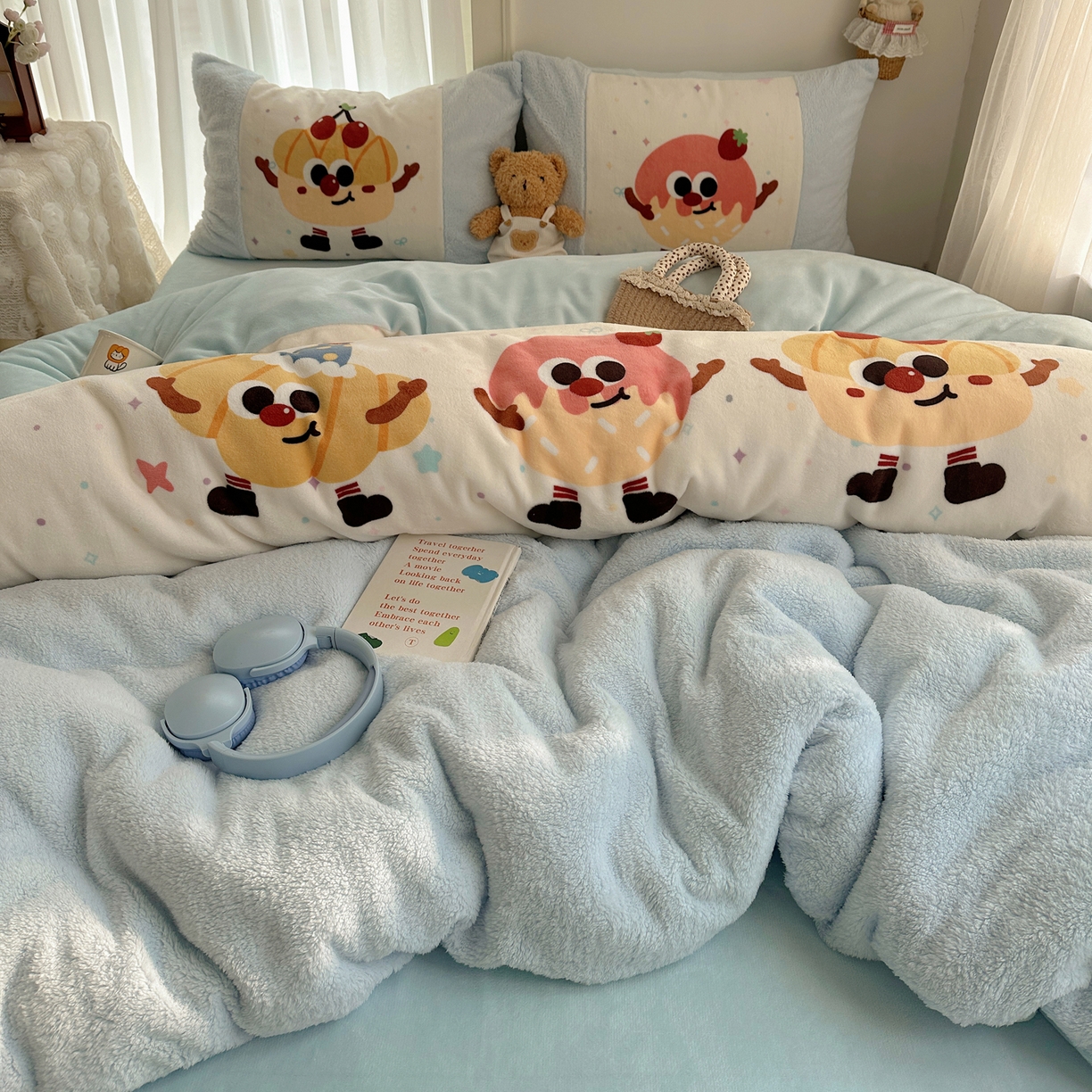 91家纺网 家纺一手货源 找家纺 Sweet dreams甜梦 2025秋冬数码大版牛奶绒泰迪绒拼接四件套 童趣蛋糕