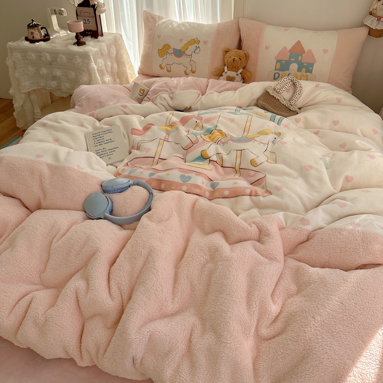 Sweet dreams甜梦 2025秋冬数码大版牛奶绒泰迪绒拼接四件套 旋转木马