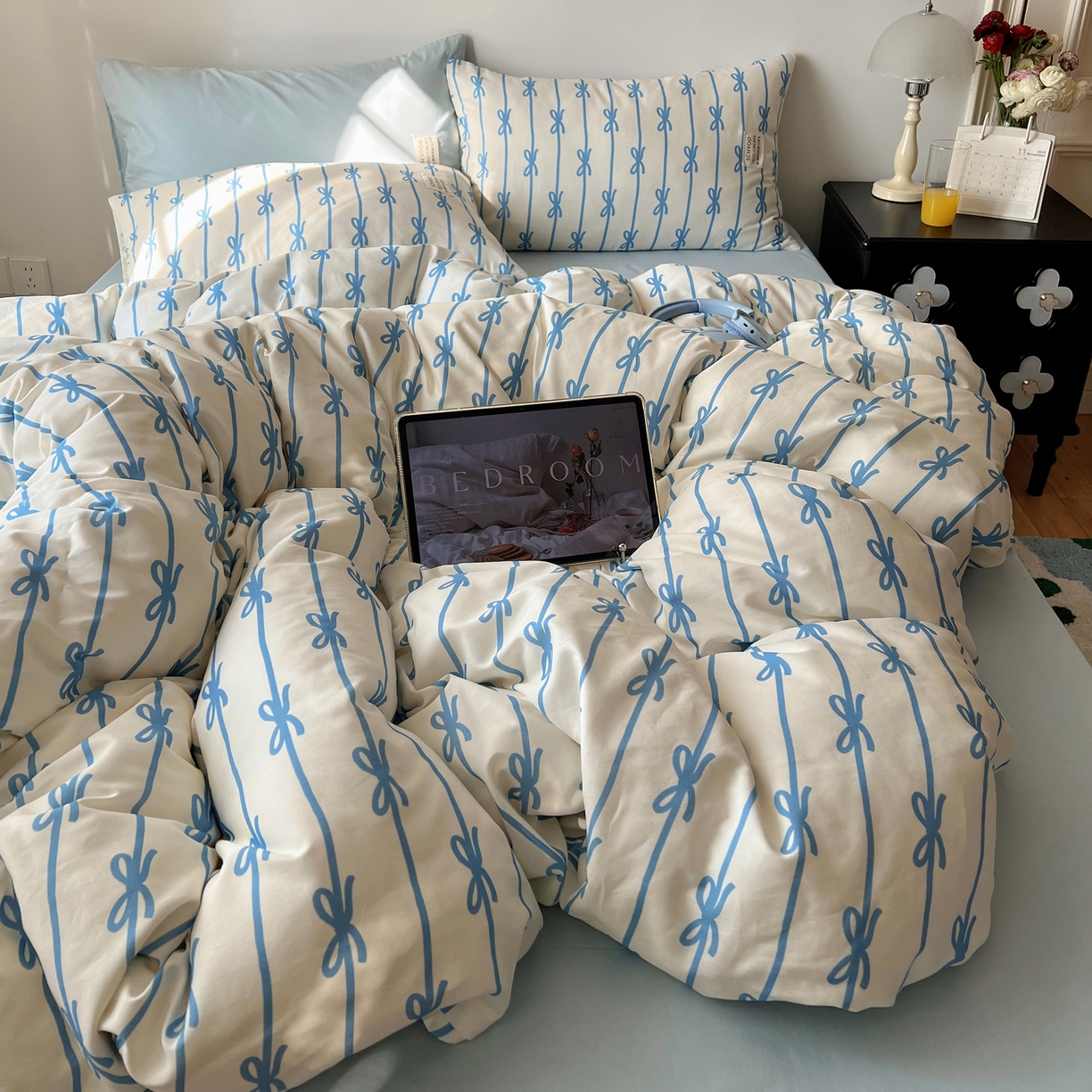 91家纺网 家纺一手货源 找家纺 六巷胡同 2026春夏新款INS博主风韩系蝴蝶结全棉四件套（自然光组） 丝带蝴蝶结-蓝