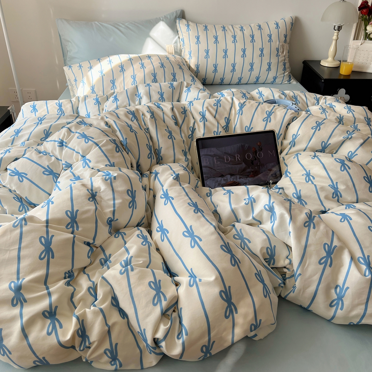 91家纺网 家纺一手货源 找家纺 六巷胡同 2026春夏新款INS博主风韩系蝴蝶结全棉四件套（自然光组） 丝带蝴蝶结-蓝