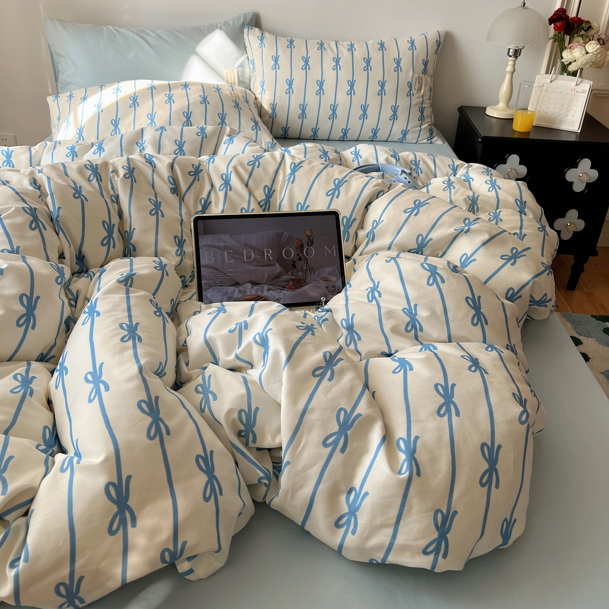 91家纺网 家纺一手货源 找家纺 六巷胡同 2026春夏新款INS博主风韩系蝴蝶结全棉四件套（自然光组） 丝带蝴蝶结-蓝