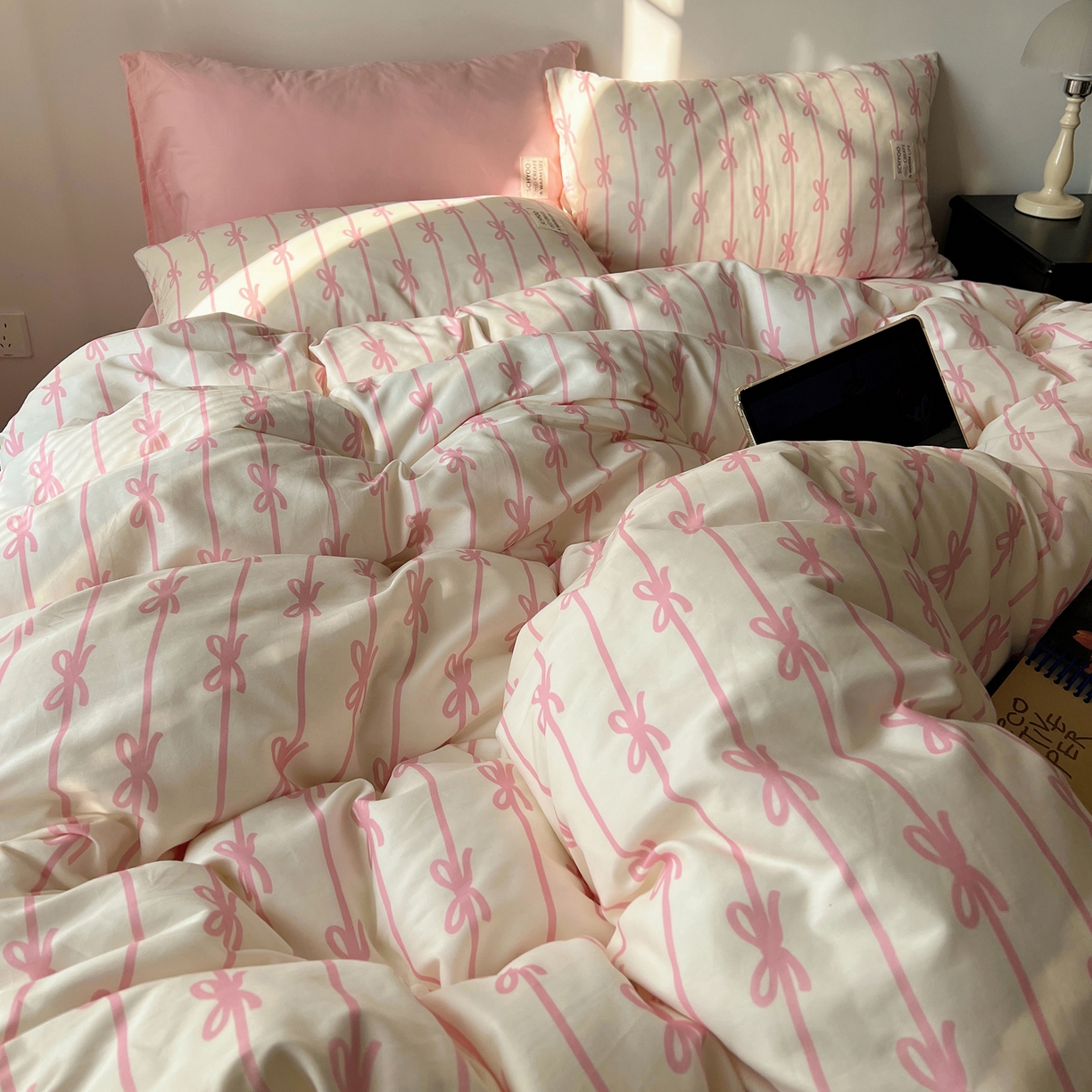 91家纺网 家纺一手货源 找家纺 六巷胡同 2026春夏新款INS博主风韩系蝴蝶结全棉四件套（自然光组） 丝带蝴蝶结-粉