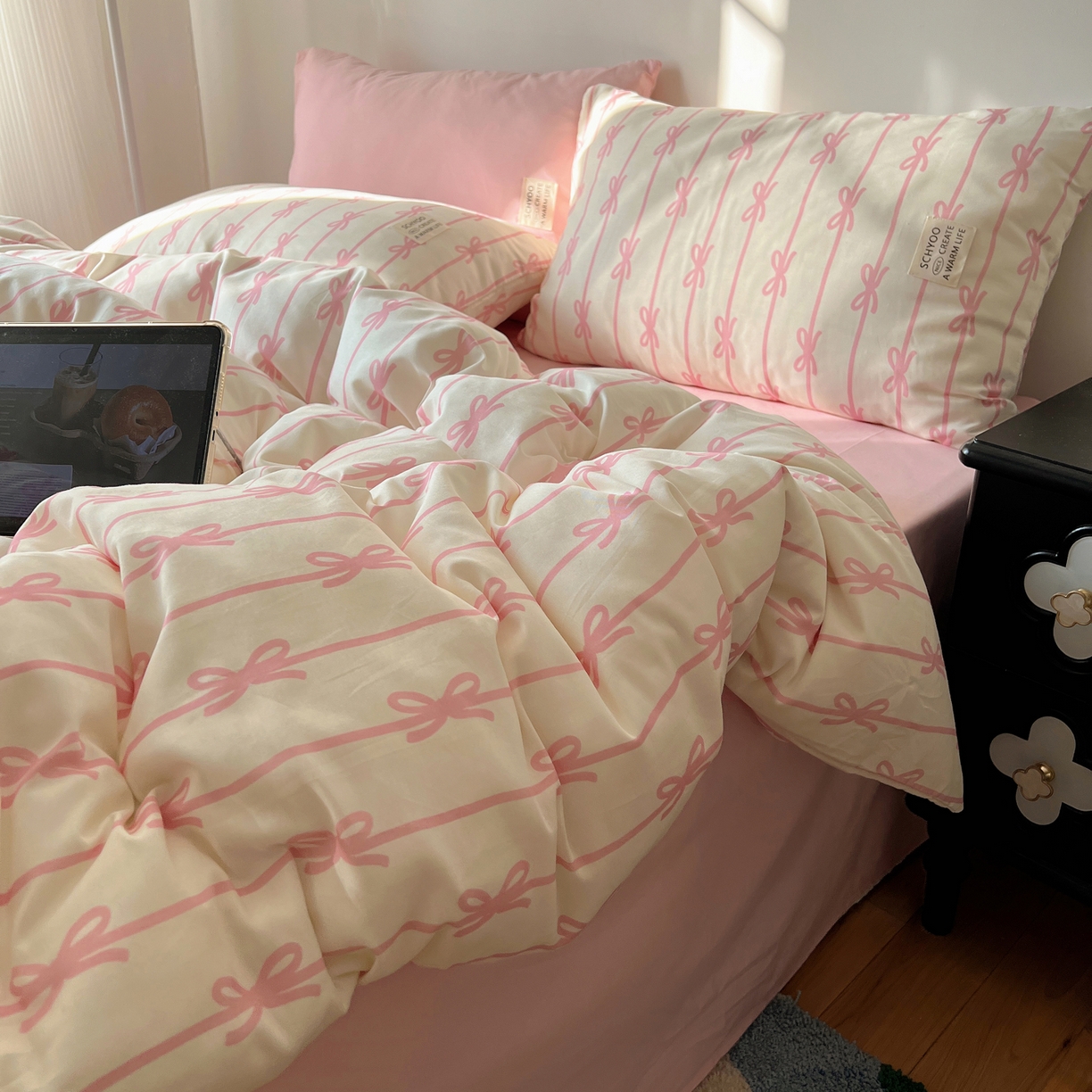 91家纺网 家纺一手货源 找家纺 六巷胡同 2026春夏新款INS博主风韩系蝴蝶结全棉四件套（自然光组） 丝带蝴蝶结-粉