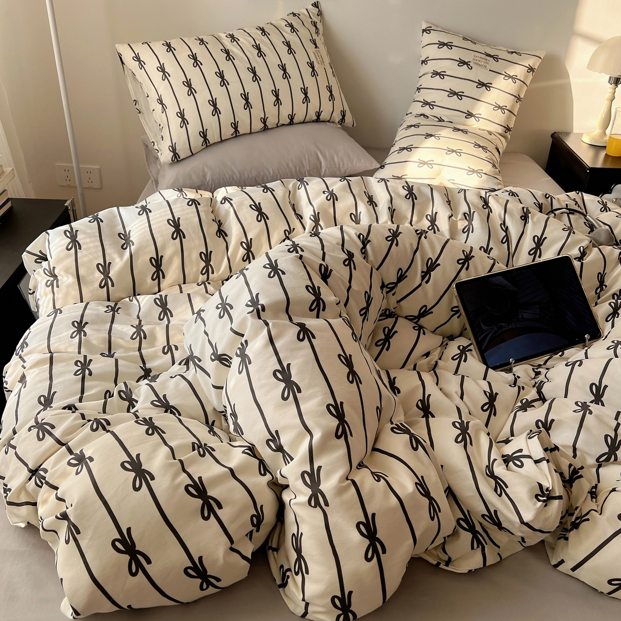 91家纺网 家纺一手货源 找家纺 六巷胡同 2026春夏新款INS博主风韩系蝴蝶结全棉四件套（自然光组） 丝带蝴蝶结-黑