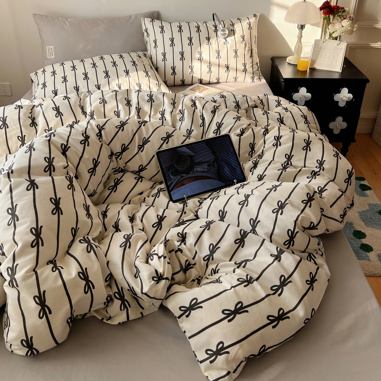 91家纺网 家纺一手货源 找家纺 六巷胡同 2026春夏新款INS博主风韩系蝴蝶结全棉四件套（自然光组） 丝带蝴蝶结-黑