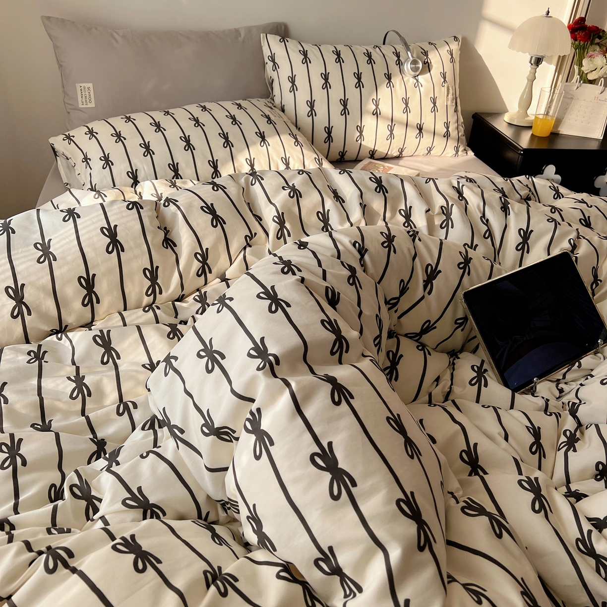 91家纺网 家纺一手货源 找家纺 六巷胡同 2026春夏新款INS博主风韩系蝴蝶结全棉四件套（自然光组） 丝带蝴蝶结-黑