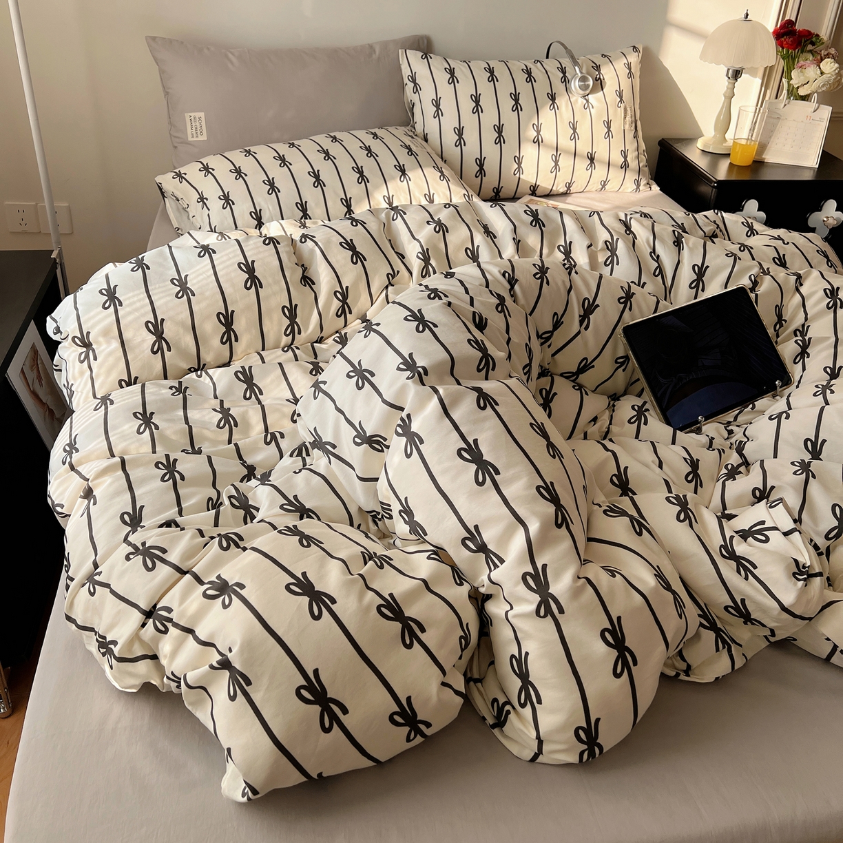 91家纺网 家纺一手货源 找家纺 六巷胡同 2026春夏新款INS博主风韩系蝴蝶结全棉四件套（自然光组） 丝带蝴蝶结-黑