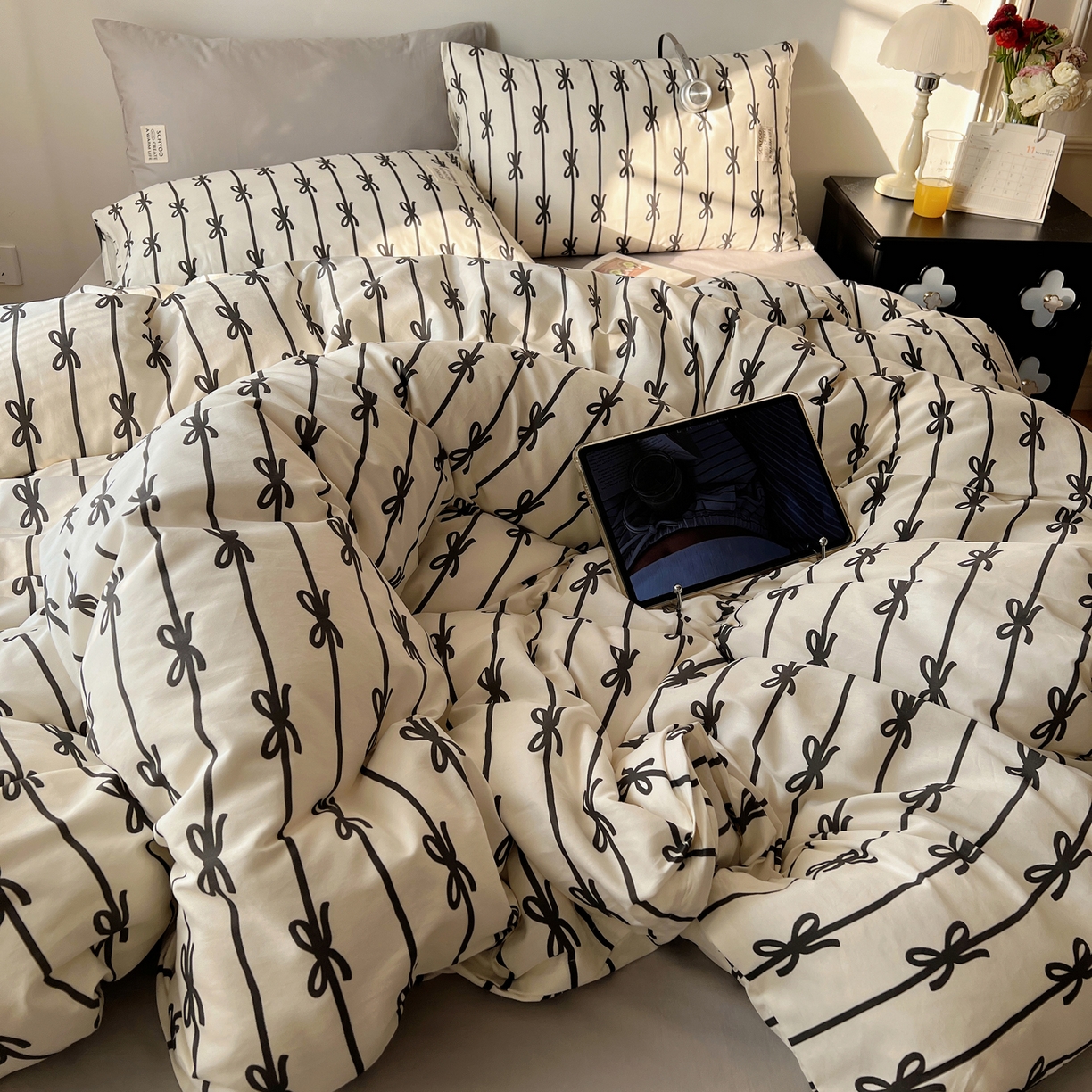 91家纺网 家纺一手货源 找家纺 六巷胡同 2026春夏新款INS博主风韩系蝴蝶结全棉四件套（自然光组） 丝带蝴蝶结-黑